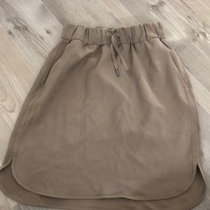 Lululemon on the fly tan skirt